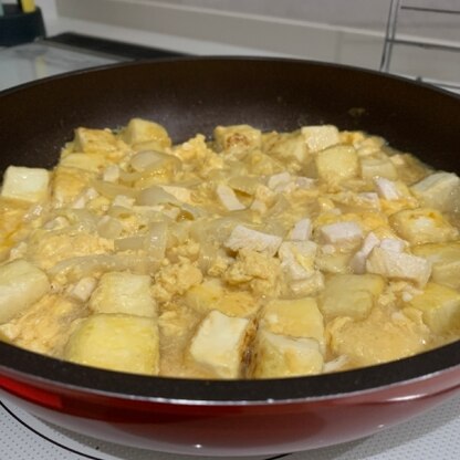 玉ねぎと鶏肉を少し入れてみました！豆腐を小さめに切ると、子どもが食べやすかったようです！